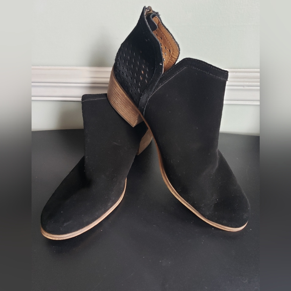 Susana Blakely Black Suede Ankle Bootie Size 11